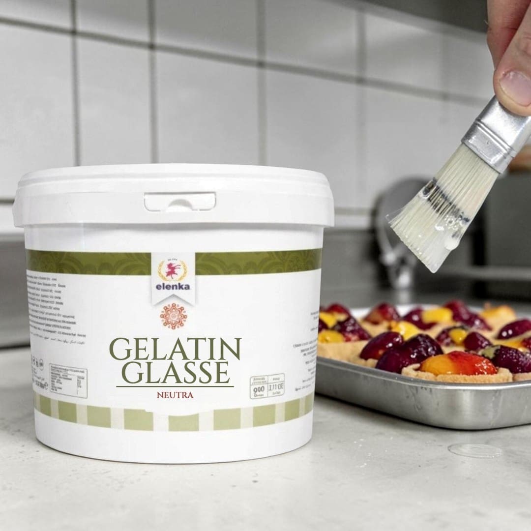 Elenka Gelatin-Glasse neutral pail with clear glaze brushed on fruit tartlets
